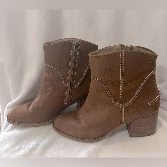 UGG women’s 10 Annie Western Preppy Fall Ankle Boots  in Brown Leather - Picture 6 of 9